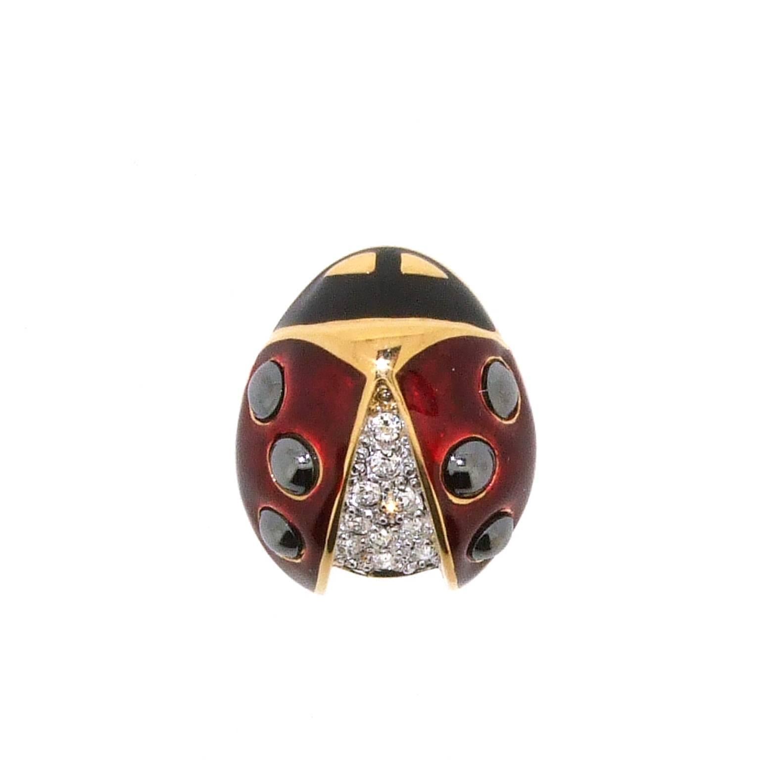 A new ladybird/ ladybug brooch by Bill Skinner UK. Set in 18k gold plate and decorated with enamel and swarovski crystal.

It measures 2.3cm high by 2cm wide, 1.2cm deep.

Our shop Hirst Antiques is in London, Portobello Road.