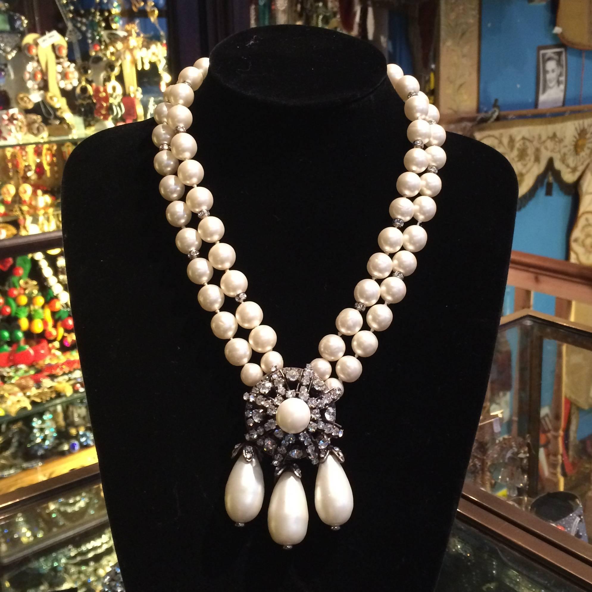 1994 Chanel Pearl Necklace In Good Condition For Sale In London, GB