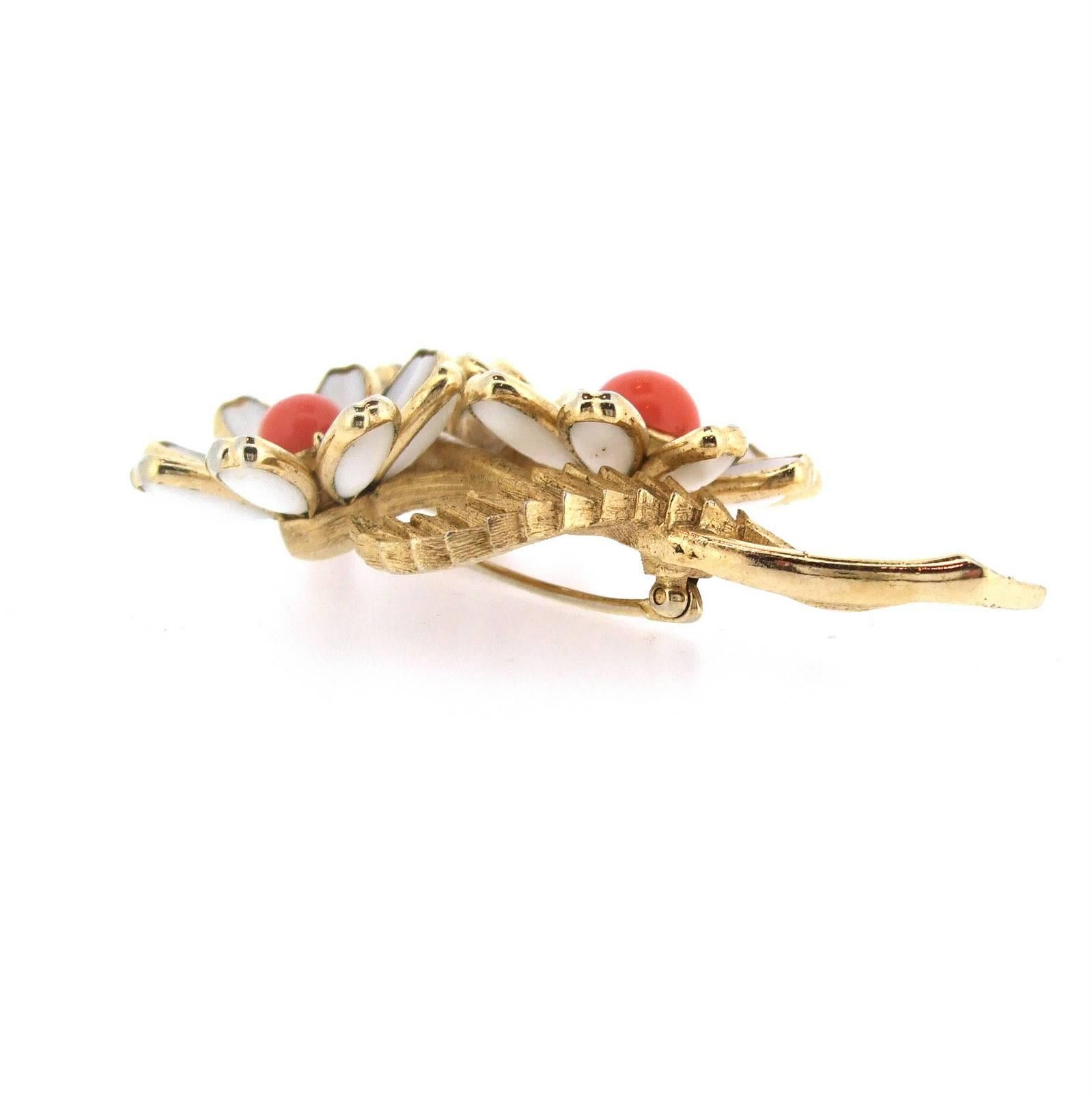 A beautiful flower brooch by Trifari with milk white and coral glass stones.

Trifari was founded in the USA by Italian Gustavo Trifari in 1910. Chief designer of Trifari between 1930 and 1968 was Alfred Philippe, who had previously designed for