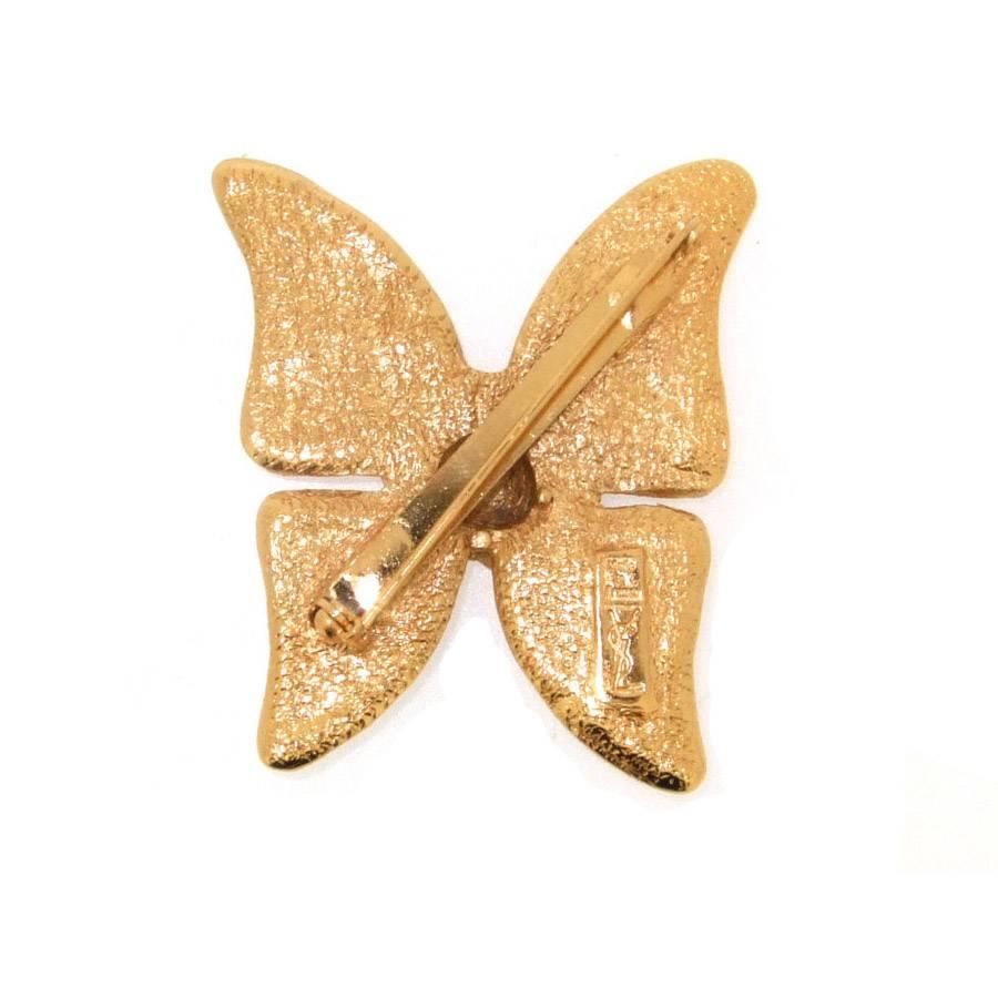 
A vintage butterfly brooch by Yves Saint Laurent in gold plated metal with purple enamel.

 It measures 4.3cm wide by 5cm high.

   

