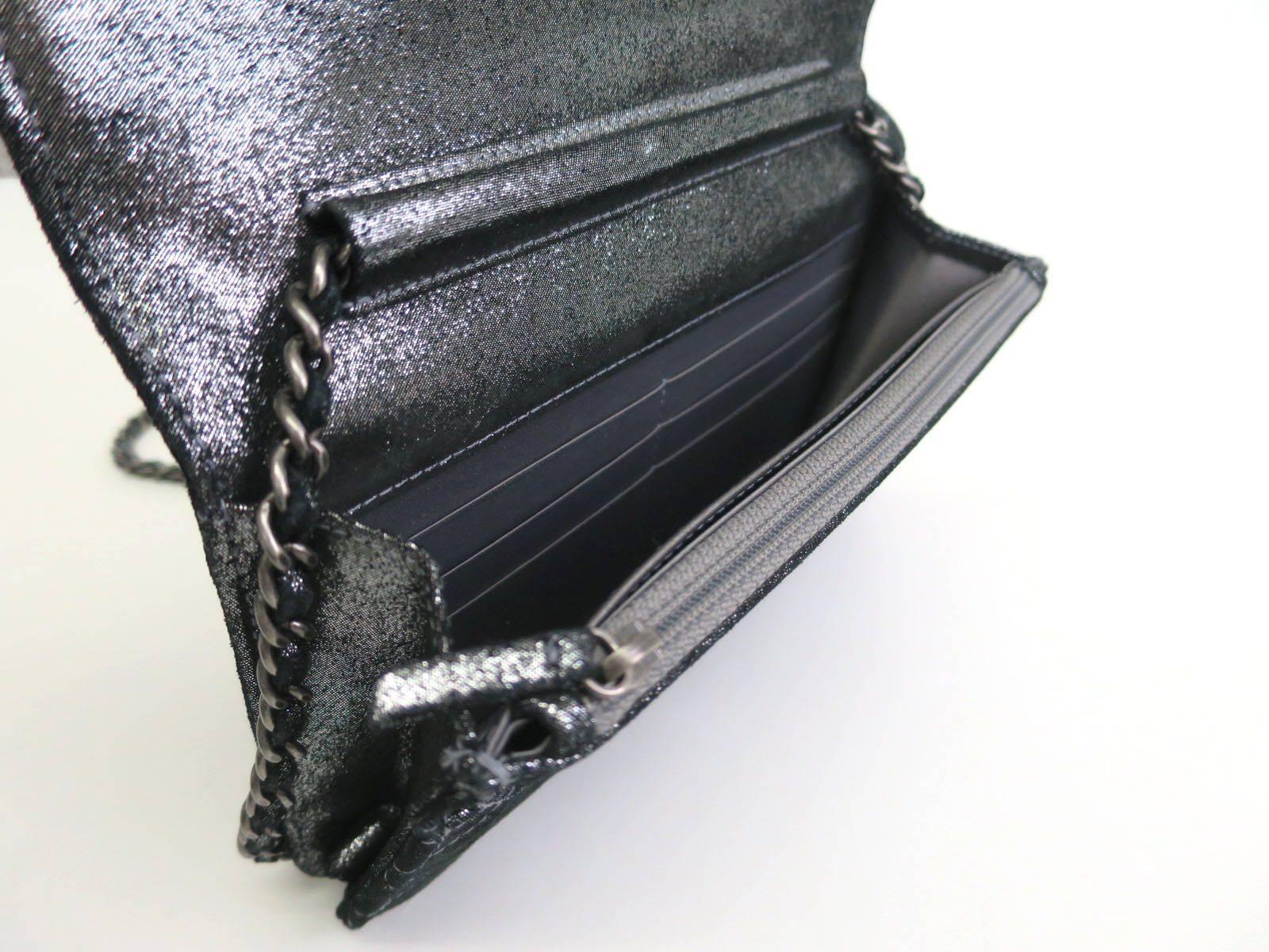 Chanel Gunmetal Metallic Klappe Brieftasche auf einer Kette WOC Crossbody Umhängetasche Damen