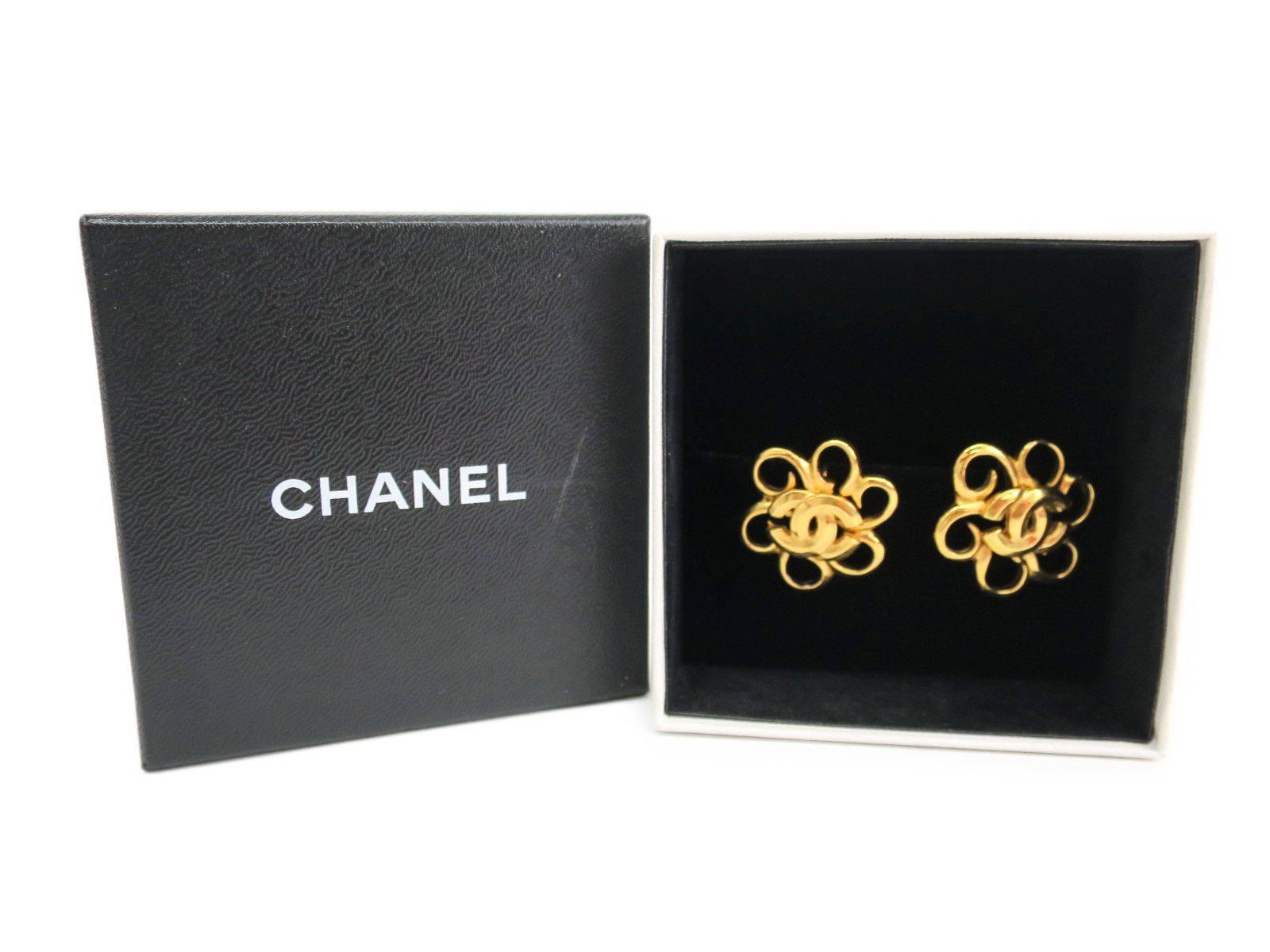 CURATOR'S NOTES

To all the ladies in the place with style and grace, feast your eyes on these bold Chanel camellia flower button earrings!  Boasting shiny gold tone and statement interlocking CC's, these beauties are true stunners.

Metal
Gold