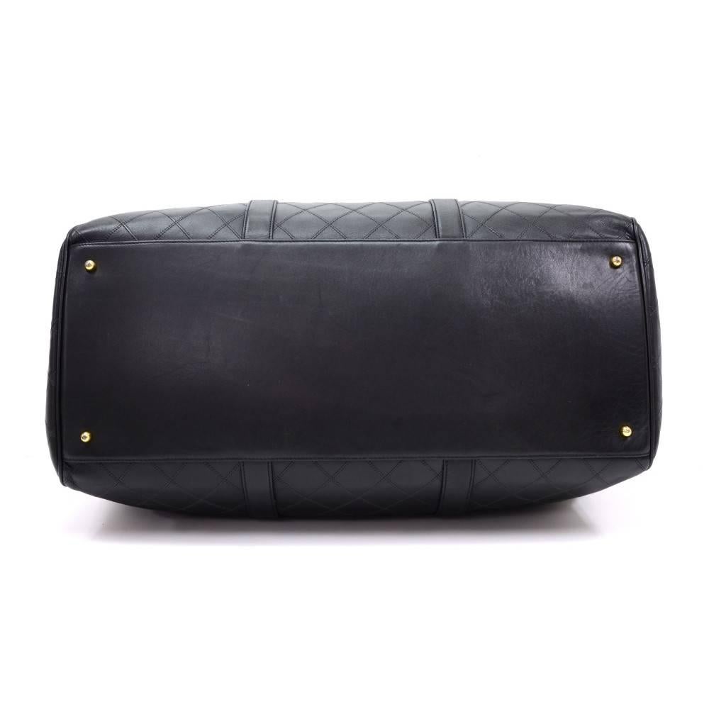 Chanel Borsa a tracolla da viaggio Duffle Weekender in pelle di caviale nera con hardware dorato 1