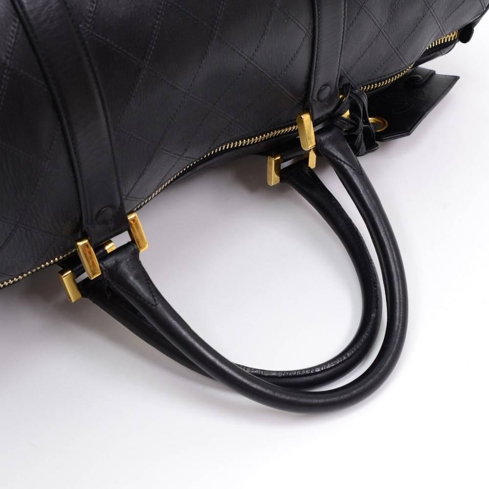 Chanel Borsa a tracolla da viaggio Duffle Weekender in pelle di caviale nera con hardware dorato In condizioni buone a Chicago, IL
