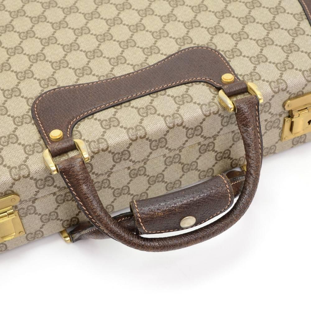 CURATOR'S NOTES

A serious Gucci collector's dream.  Rare vintage Gucci trunk briefcase featuring monogram canvas and double latch closure.  It will not last here long.

Monogram canvas
Leather
Cotton lining
Double latch closure
Gold