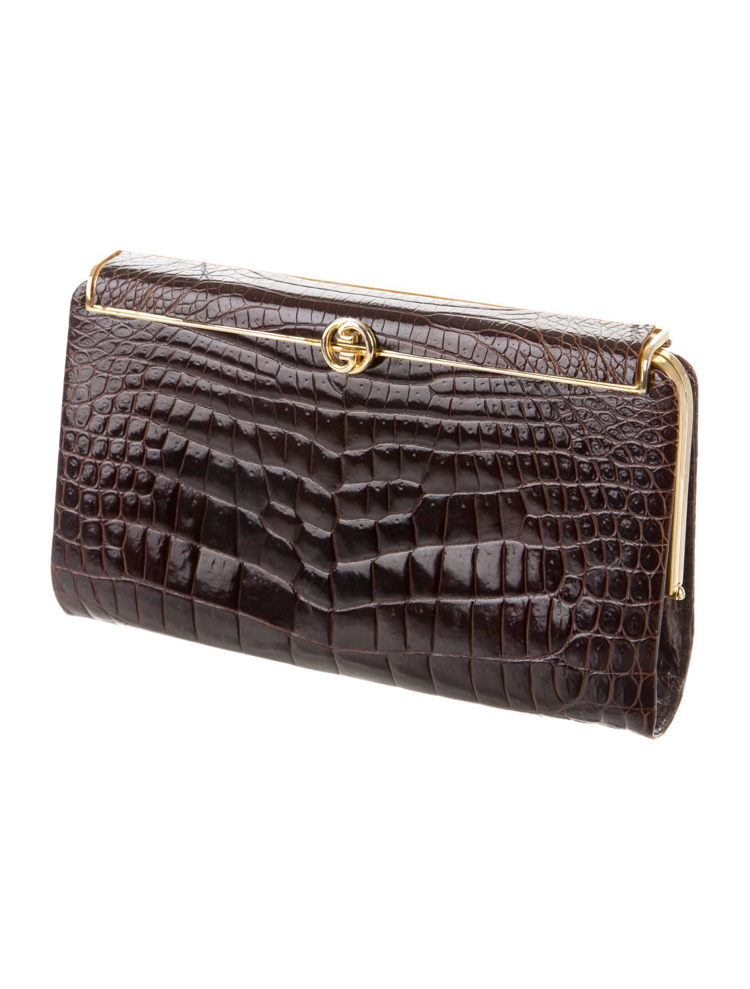 CURATOR'S NOTES

Crocodile 
Gold hardware 
Leather lining
Interior pocket 
Magnetic snap closure 
Measures 7.5
