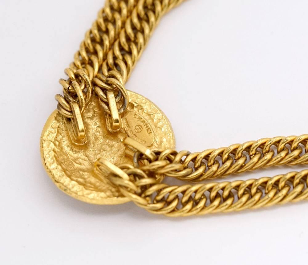 Chanel Vintage Gold Round Medallion CC Chain Link Choker Necklace In Excellent Condition In Chicago, IL