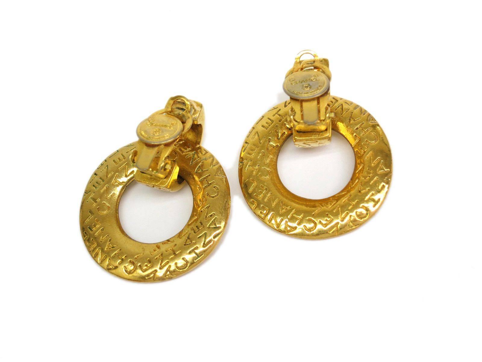 Chanel Vintage Gold Chanel Logo Doorknocker Dangle Drop Hoop Earrings In Good Condition In Chicago, IL