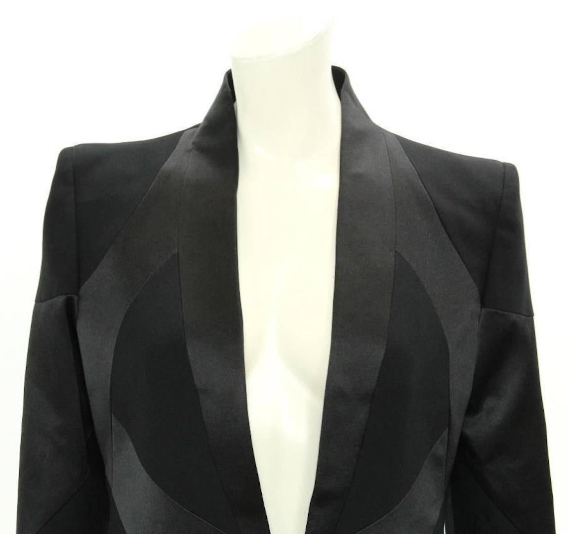 CURATOR'S NOTES

Incredible Alexander McQueen black blazer featuring silk paneling, shoulder padding, long sleeves, and single button closure.  Priced to sell.

Size 46
Fabrication 50% Silk, 25% Acetate, 25% Rayon
