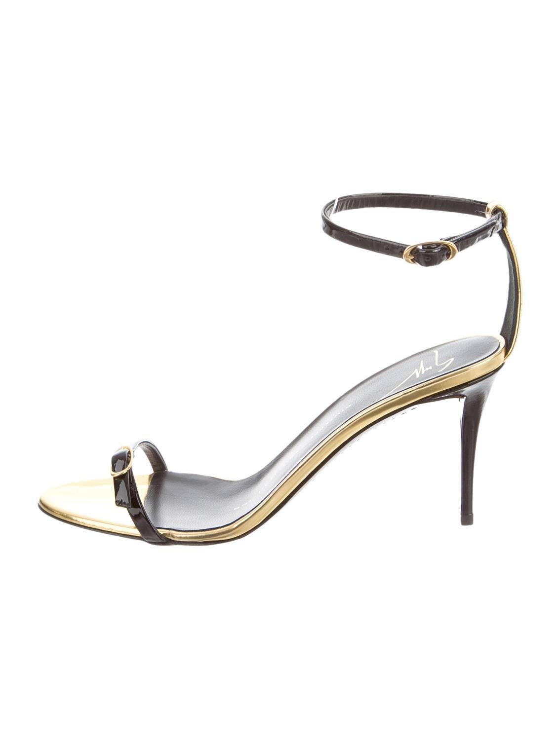 CURATOR'S NOTES

Brand NEW, chic Giuseppe Zanotti everyday sandals with a wearable heel.  A seasonless style that is perfect to dress up or pare down.

Includes original Giuseppe Zanotti dust bag and box.

Size IT 36.5 (US 6.5)
Patent leather