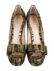 Fendi NEW & SOLD OUT Black Gold Baroque Bow Tie High Heels Pumps in Box