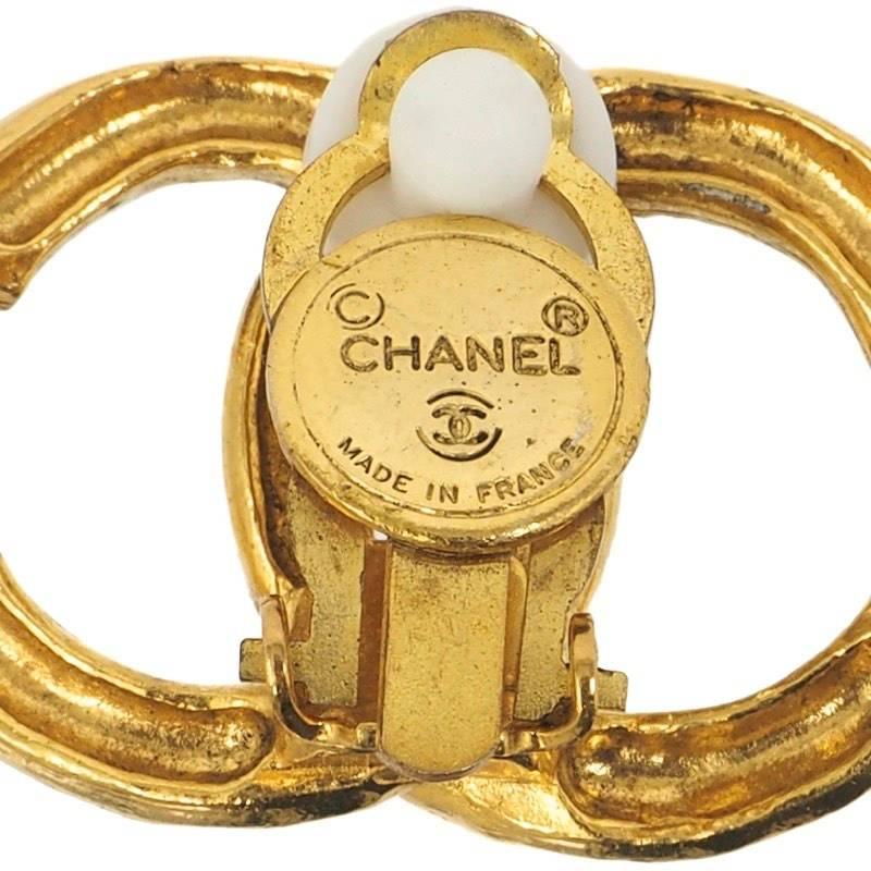 Chanel Vintage Large Oversize Gold CC Logo Charm Clip on Earrings in Box In Good Condition In Chicago, IL