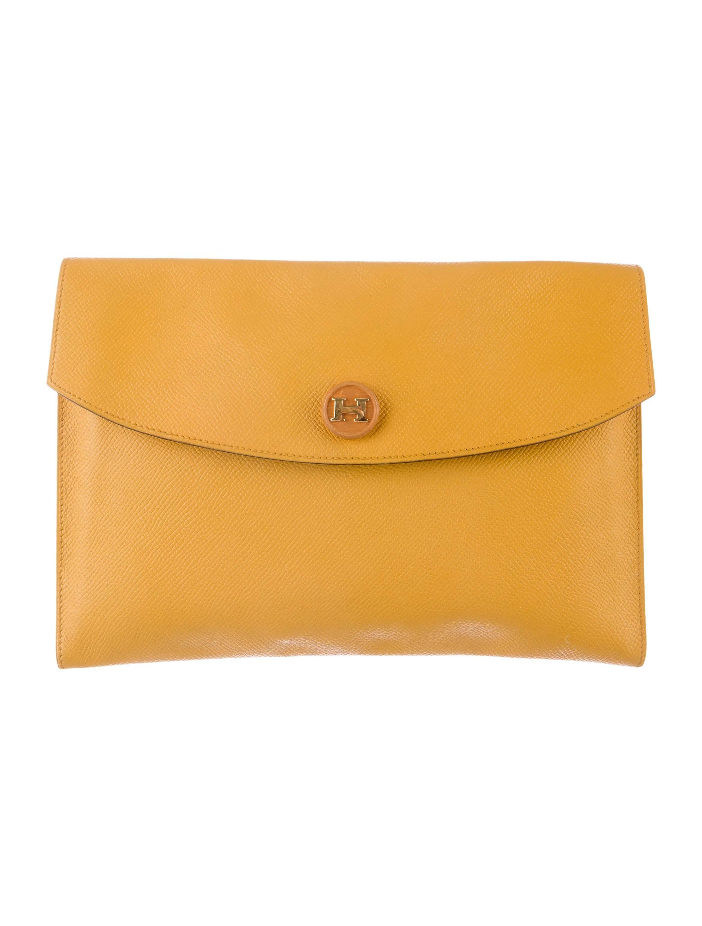 CURATOR'S NOTES

Leather (Courchevel)
Gold hardware
Leather interior
Snap button closure
Date code Circle U (1991)
Made in France
Measures 9.5