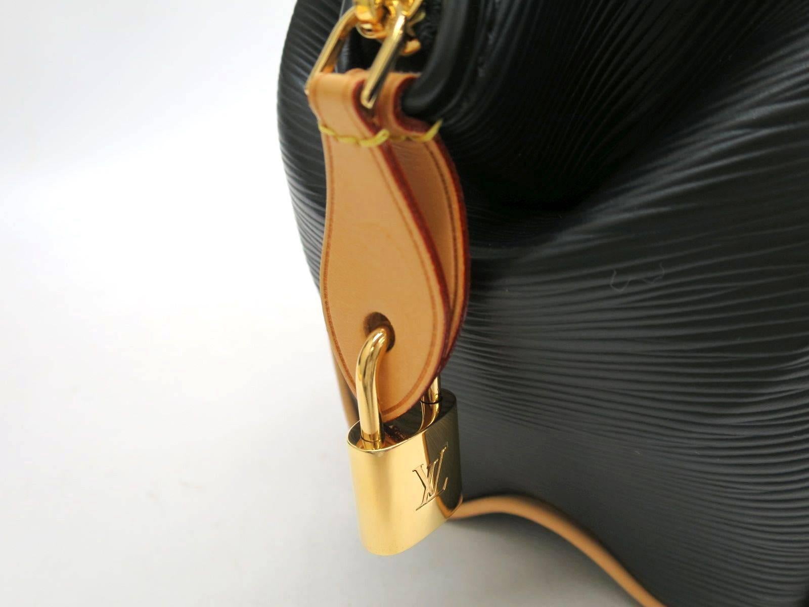 CURATOR'S NOTES

Louis Vuitton Limited Edition Black Leather Tan Top Handle Satchel Shoulder Bag  

Epi leather
Gold hardware
Made in France 
Handle 9.5"
Measures 8.7" W x 6.7" H x 4.7" D 
Adjustable / Removable shoulder strap