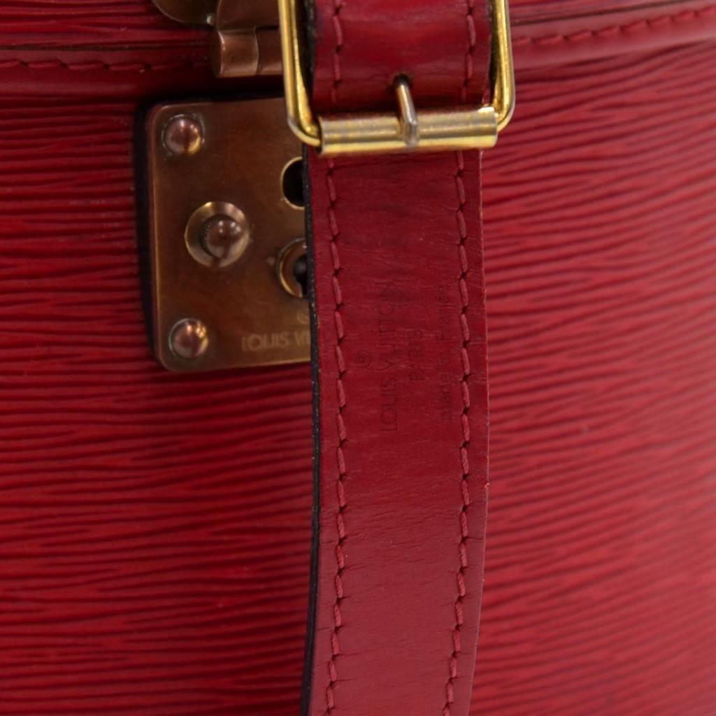 Louis Vuitton Vintage Red Epi Leather Gold HW Travel Storage Hat Box With Keys In Good Condition In Chicago, IL