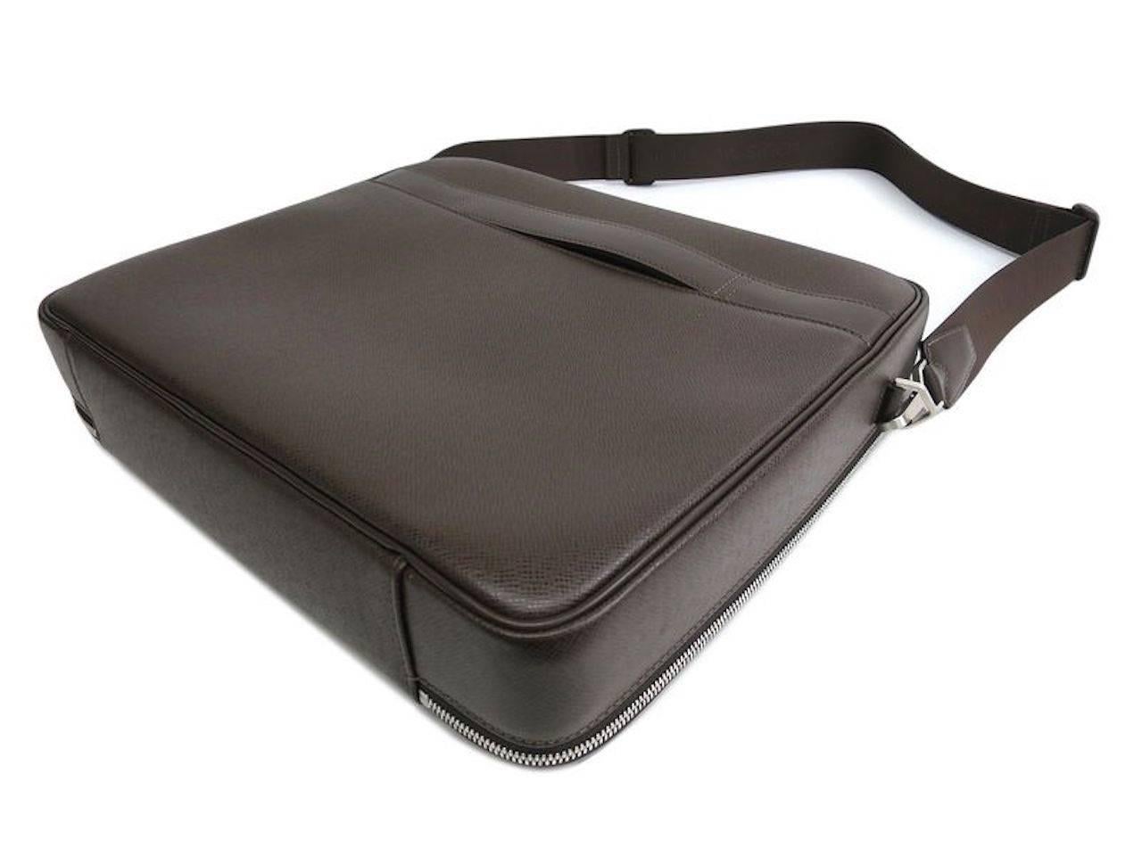 Louis Vuitton Brown Leather Men's LapTop Storage Travel Briefcase Shoulder Bag In Excellent Condition In Chicago, IL