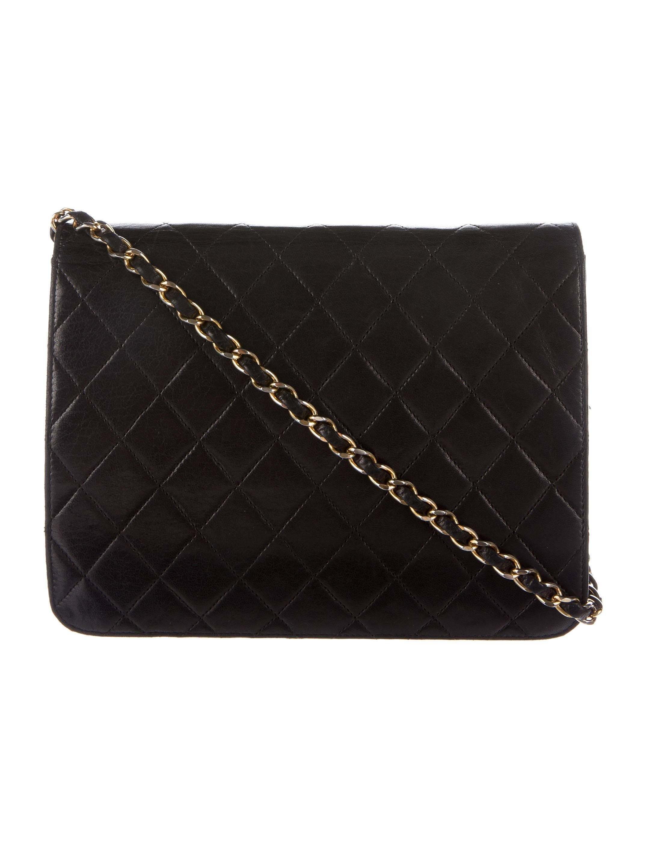 Chanel Vintage Black Lambskin Quilted Single Flap Shoulder Crossbody Bag In Good Condition In Chicago, IL