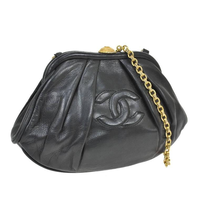 Chanel Rare Black Lambskin Gold Medallion Kiss Lock Evening Clutch Shoulder  Bag For Sale at 1stDibs | chanel kiss lock clutch, chanel kisslock bag
