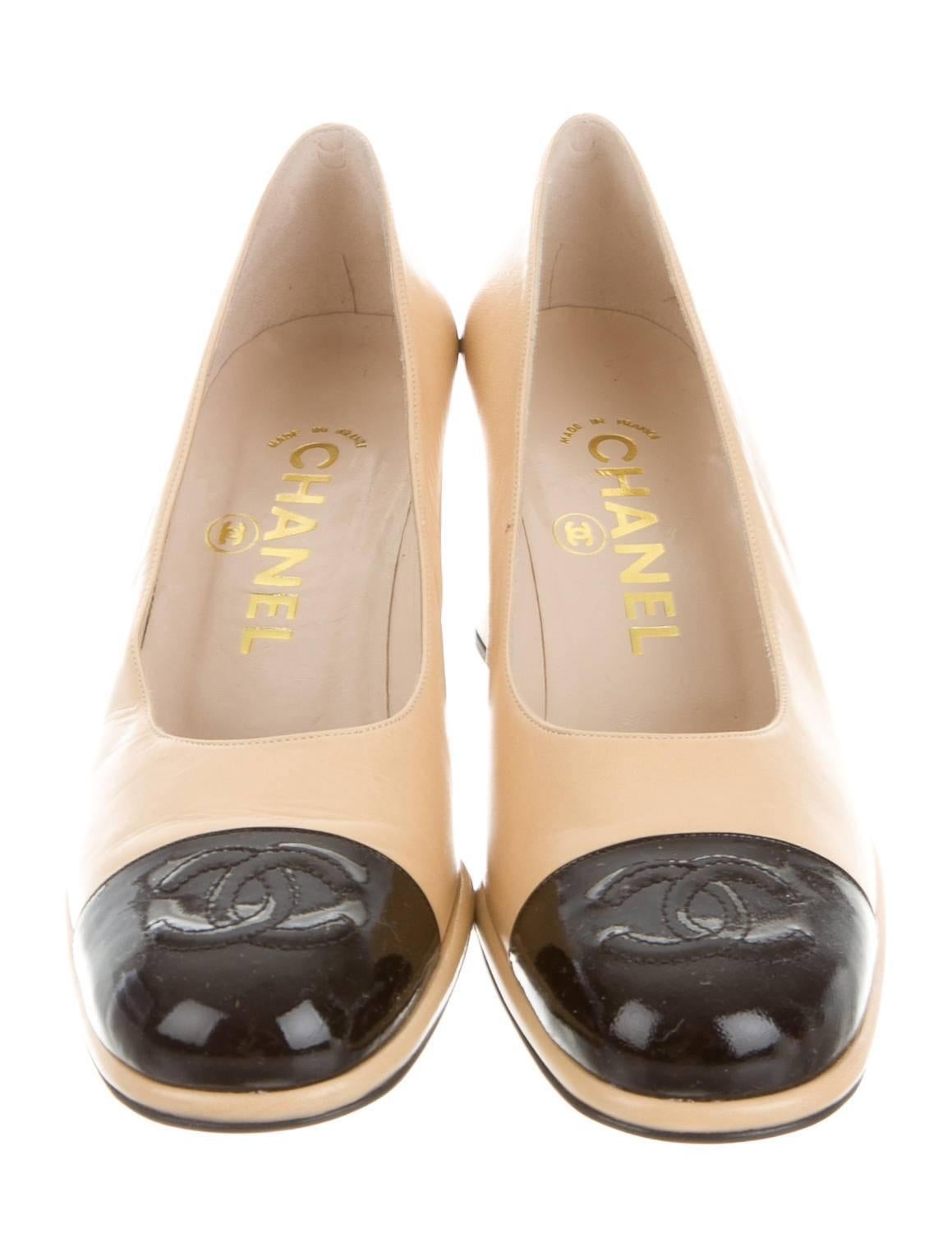 CURATOR'S NOTES

Chanel NEW Beige Black Cap Toe Leather Patent CC Block Heels Pumps in Box  

Size IT 37
Leather
Patent leather
Leather lining
Made in France
Heel height 2.5"
​Includes original Chanel box