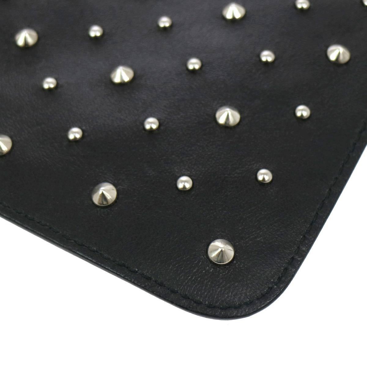 Alexander McQueen Black Leather Silver Skull Large Envelope Clutch Bag In Excellent Condition In Chicago, IL