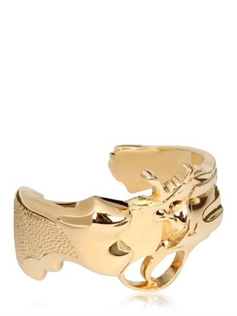 CURATOR'S NOTES

WHOA!  Limited time price reduction!

Size Small
Brass
Gold tone
Made in Italy
Width 1.5