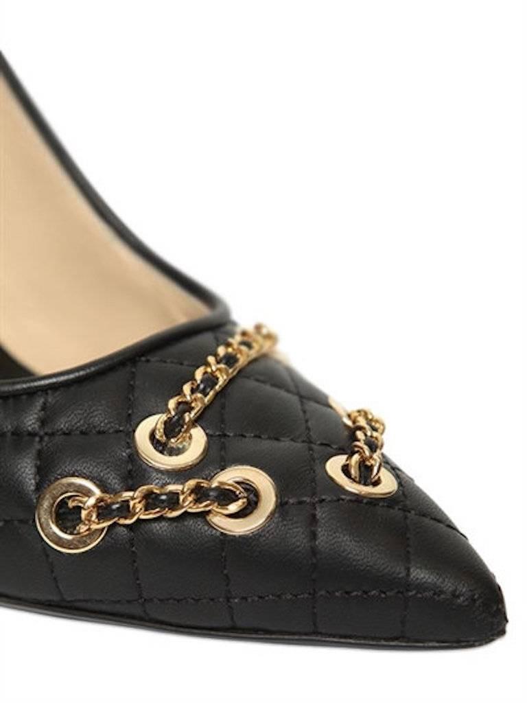 CURATOR'S NOTES

Moschino NEW Black Leather Quilted Gold Chain Link High Heels Pumps in Box  

Size IT 36
Leather
Gold tone hardware
Leather lining
Made in Italy
Heel height 4"
Includes original Moschino box