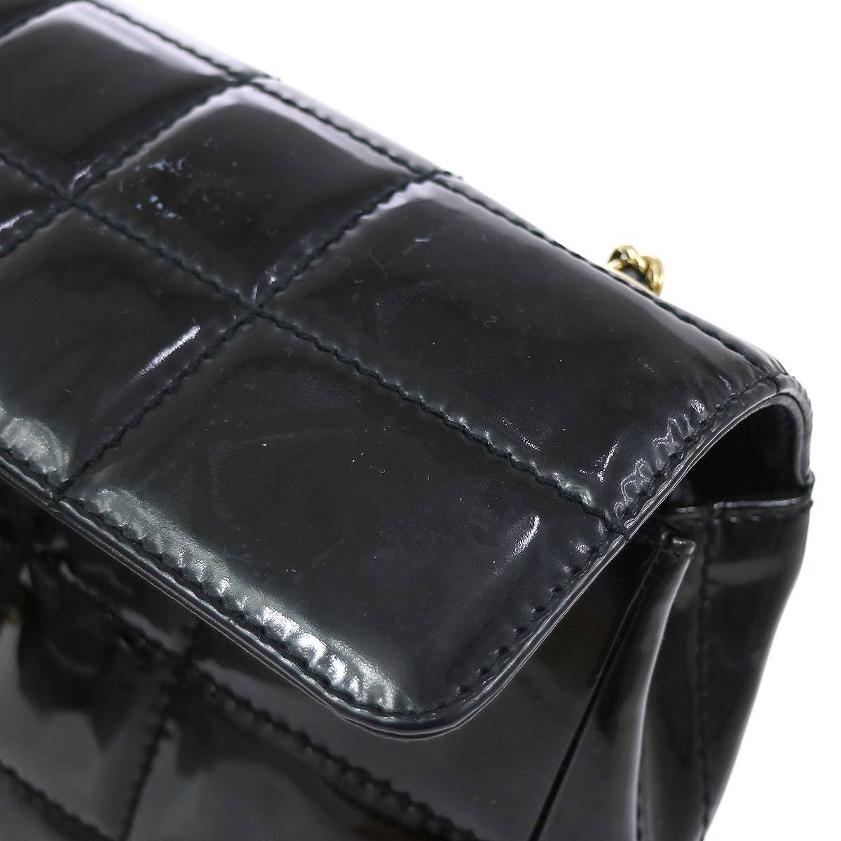 Chanel Black Patent Leather Quilted Chocolate Bar Gold Evening Shoulder Bag In Good Condition In Chicago, IL