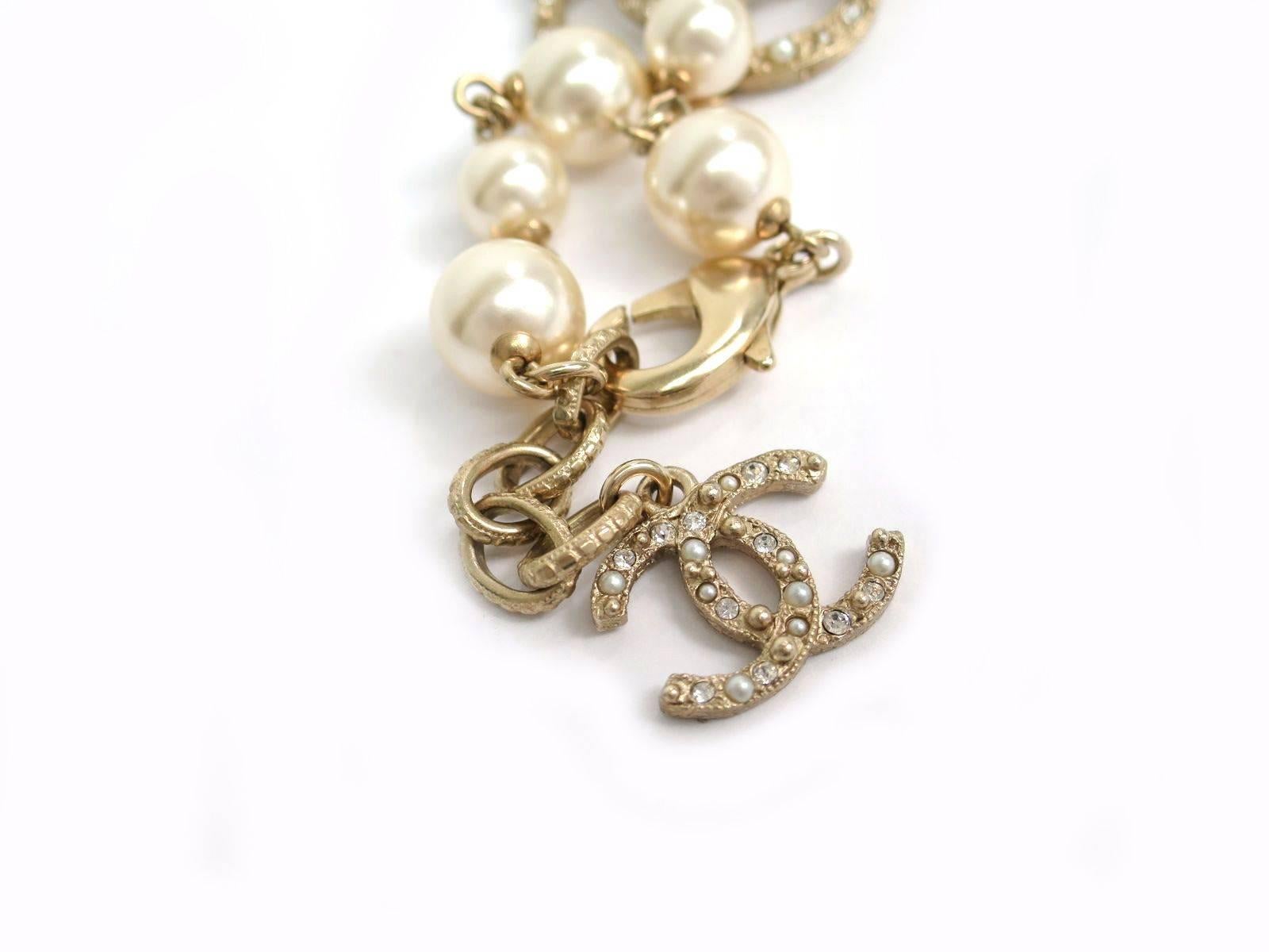 CURATOR'S NOTES

Champagne gold tone
Faux pearl
Made in France
Lobster claw closure
Total adjustable length 7.9