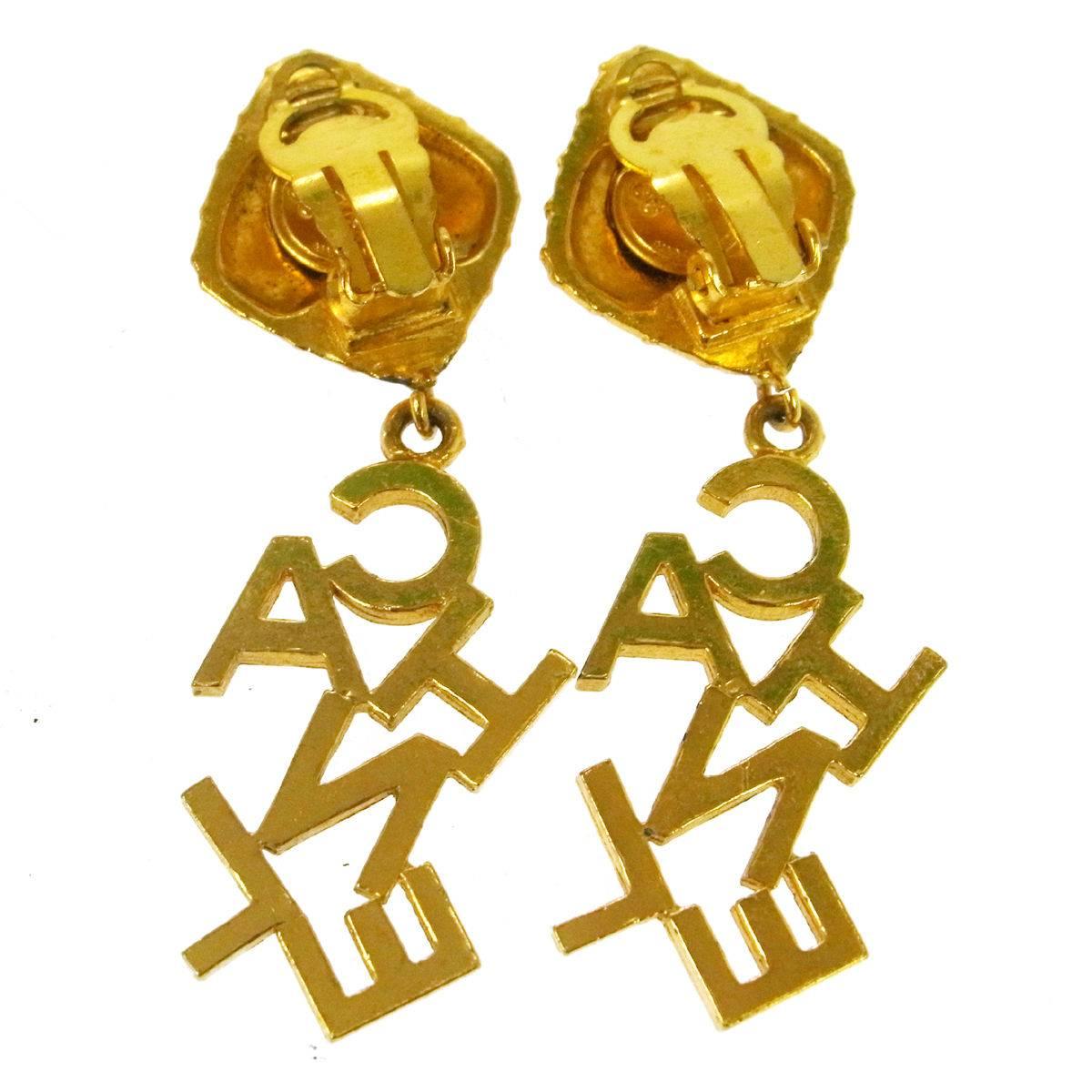 Chanel Vintage Gold 'CHANEL' Charm Large Dangle Drop Earrings In Good Condition In Chicago, IL