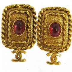 Chanel Vintage Gold Textured Red Gripoix Square Stud Charm Drop Dangle Earrings