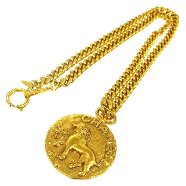 Chanel Vintage Gold Leo Lion Round Coin Charm Pendant Link Necklace in Box  at 1stDibs
