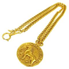Chanel Vintage Gold Leo Lion Round Coin Charm Pendant Link Necklace in Box