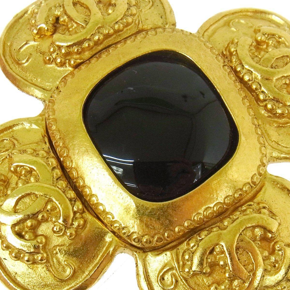 CURATOR'S NOTES

Metal
Gold tone
Poured glass
Pin back closure
Made in France
Measures 2