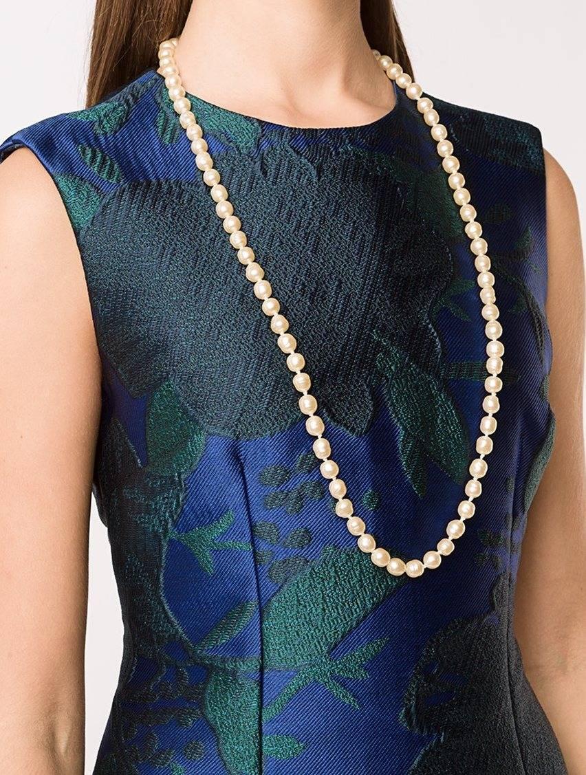 Own a classic piece of vintage Chanel with this timeless, single strand, faux pearl sautoir necklace featuring gold CC charm detail.

Style Tip: Double it up and wear it as an arm bracelet or choker for ultimate versatility!  

Metal 
Gold tone