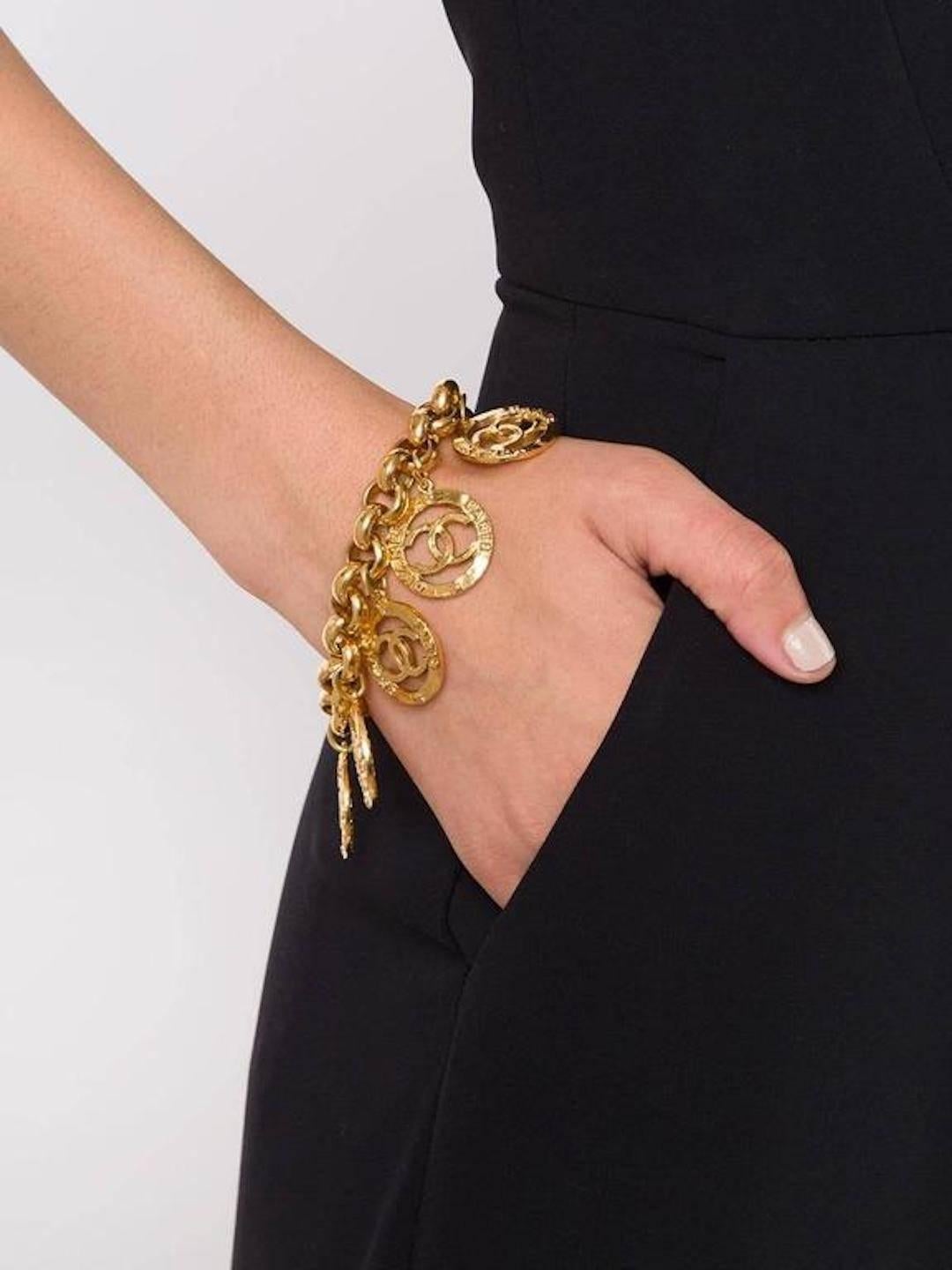CURATOR'S NOTES  

Chanel Vintage Gold Medallion Coin CC Charms Chain Link Dangle Cuff Bracelet 

Metal 
Gold tone 
Lobster claw closure 
Made in France 
Total length 7.7" 
Charms measure 1" W x 1" H 