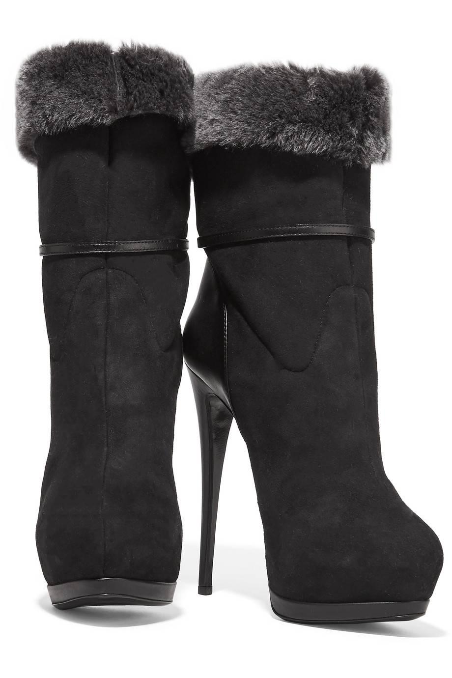 CURATOR'S NOTES

Giuseppe Zanotti NEW & SOLD OUT Black Suede Leather Fur Booties Shoes in Box  

Size IT 38.5
Suede
Faux fur
Leather trim
Pull on
Buckle strap detail
Made in Italy
Platform 0.5"
Heel height 6"
Includes original Giuseppe
