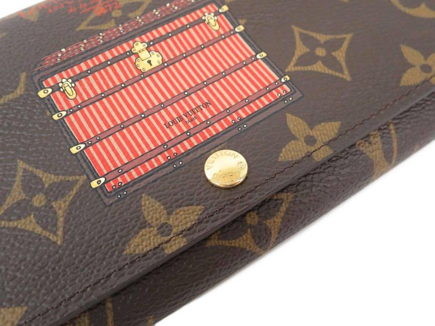 CURATOR'S NOTES

Monogram canvas
Gold hardware
Button closure
Made in Spain
Date code CA3163
Measures 7.5