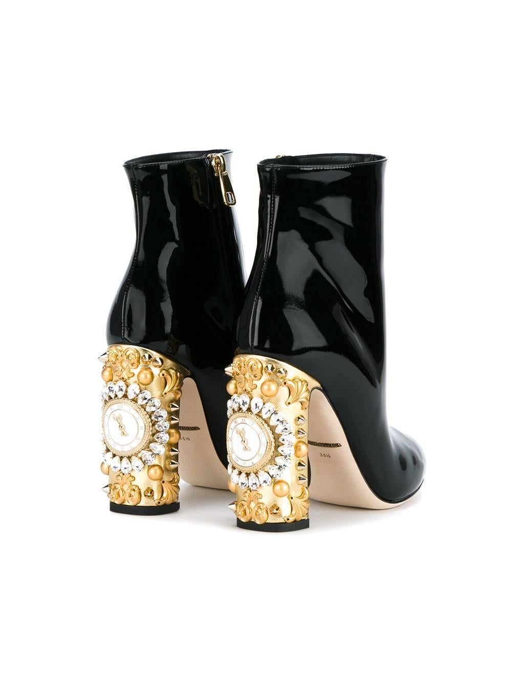 CURATOR'S NOTES

Size IT 38.5
Calf and lambskin leather
Metal
Gold tone
Crystal
Side zip closure
Heel height 4
