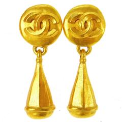 Chanel Vintage Gold Charm Tear Drop Dangle Evening Earrings