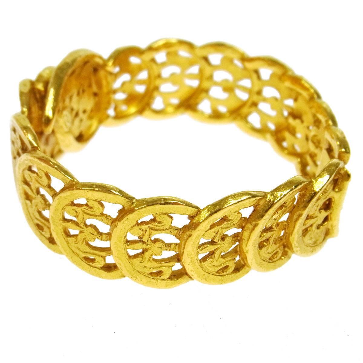 Chanel Vintage Gold Textured Filigree Charm Cuff Evening Bracelet  In Good Condition In Chicago, IL