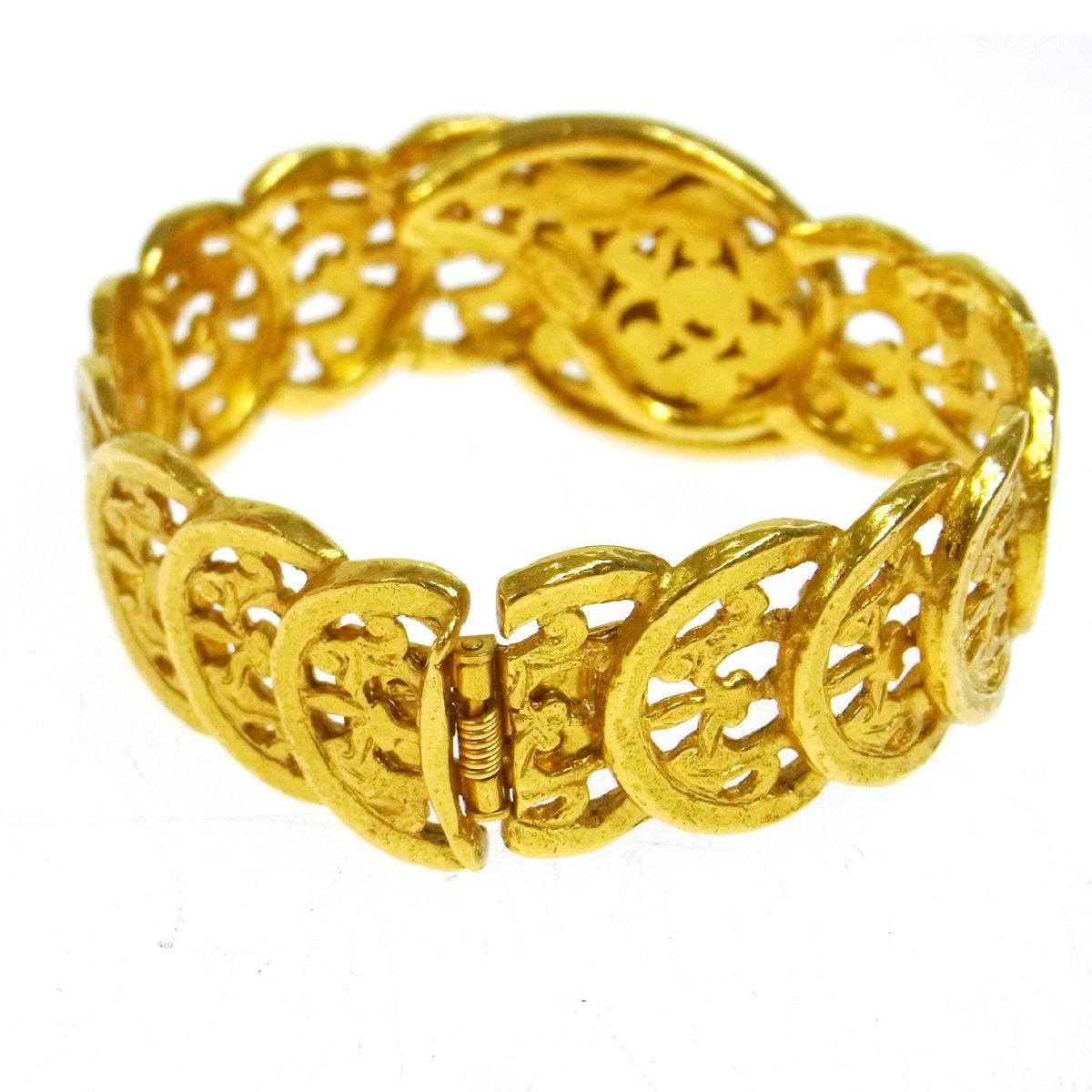 Women's Chanel Vintage Gold Textured Filigree Charm Cuff Evening Bracelet 