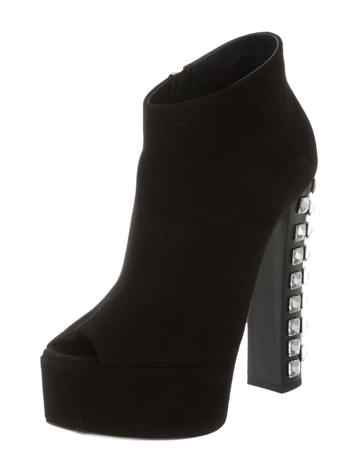 CURATOR'S NOTES

Giuseppe Zanotti NEW & SOLD OUT Black Suede Embellished Ankle Booties in Box  

Size IT 37
Suede
Jewel detail
Resin heels 
Zipper closure
Made in Italy
Heel height 5.75"
Includes original Giuseppe Zanotti dust bag and box