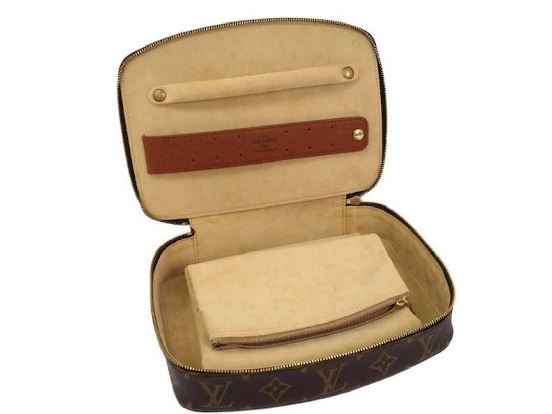 Louis Vuitton Monogram Men's Storage Jewelry Carryall Vanity Travel Bag Case

 Monogram canvas
 Gold hardware
 Zipper closure
 Made in France
 Measures 8.7" W x 7" H x 2" D