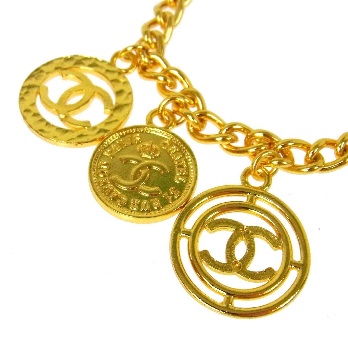 CURATOR'S NOTES

Metal
Gold tone
Toggle closure
Made in France
Charm diameter ~1"
Inner circumference ~7.9"

Shop Newfound Luxury for authentic vintage Chanel charm bracelets and jewelry.
