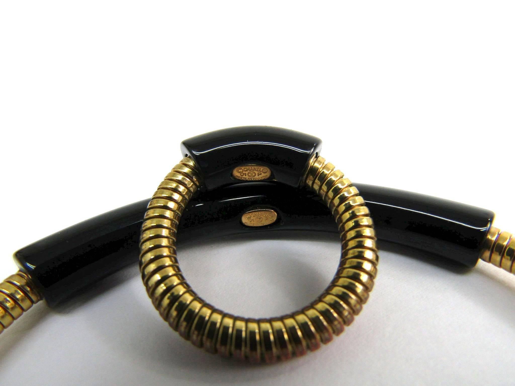 Chanel Gold Slinky Chain Black Two Piece Matching Ring and Bracelet Set in Box In Good Condition In Chicago, IL