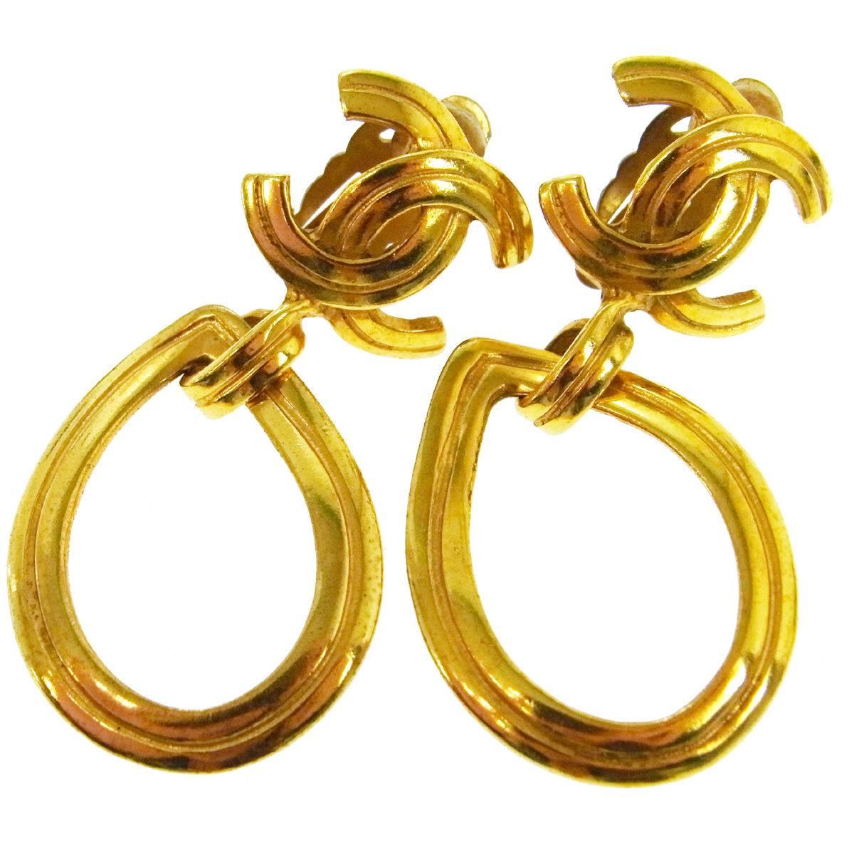 Chanel Vintage Gold Oval Charm Dangle Drop Evening Earrings