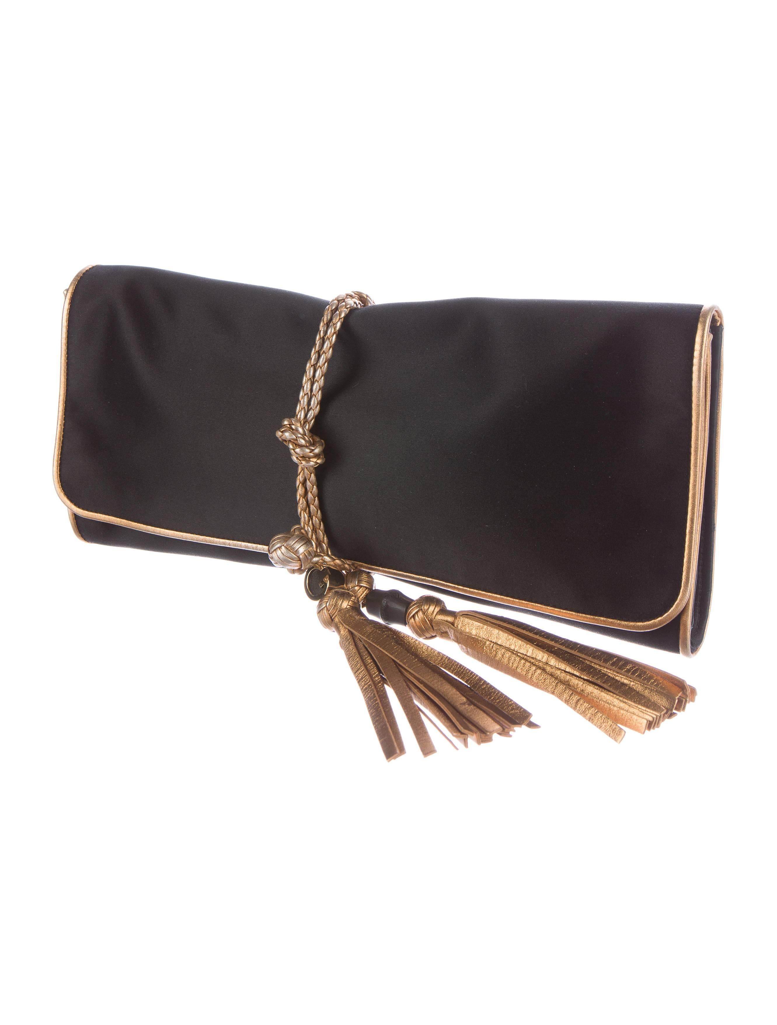 Gucci Black Gold Fold Over Roll Tassel Evening Envelope Clutch Flap Bag In Good Condition In Chicago, IL