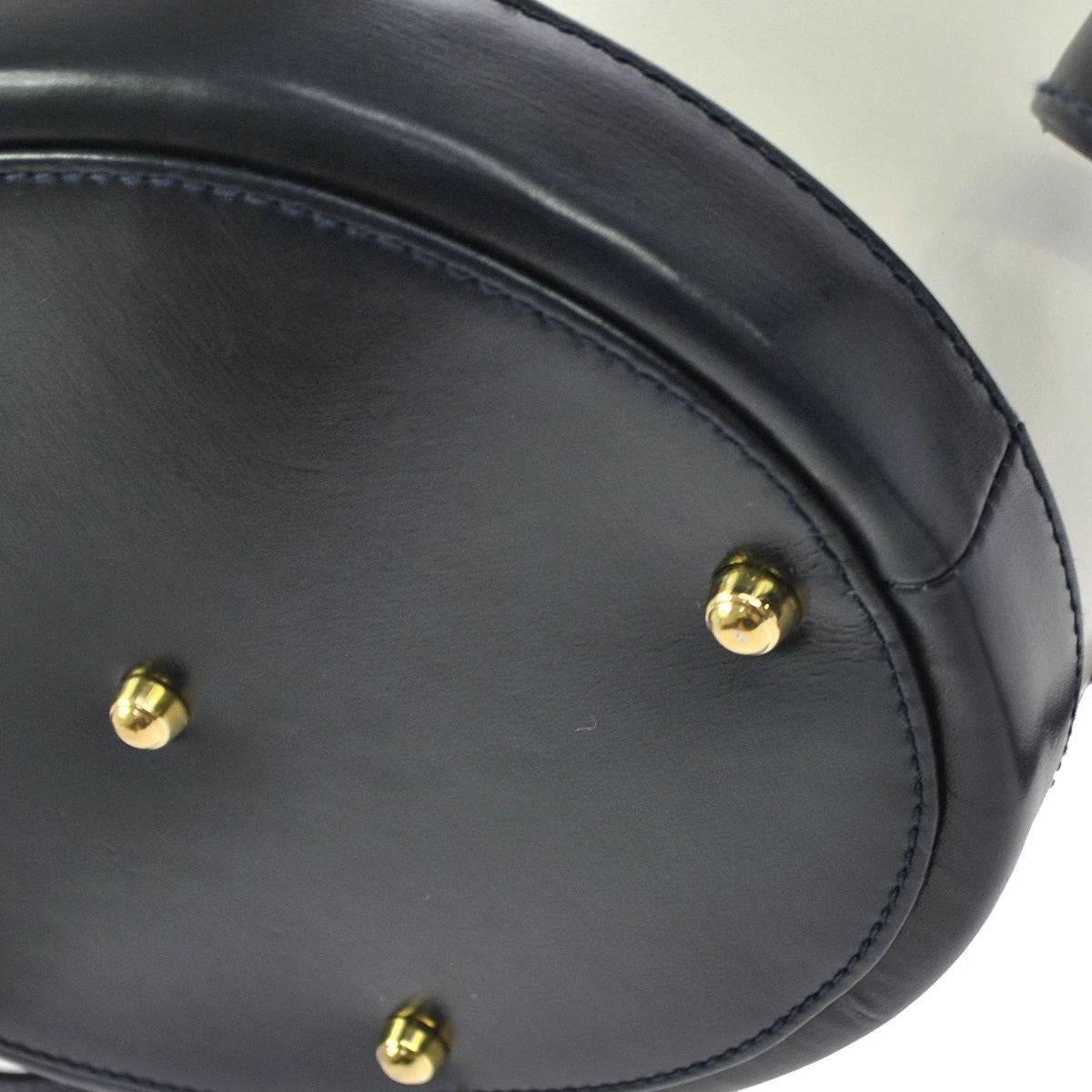 Gucci Leather Gold Horsebit Drawstring Bucket Bag In Good Condition In Chicago, IL