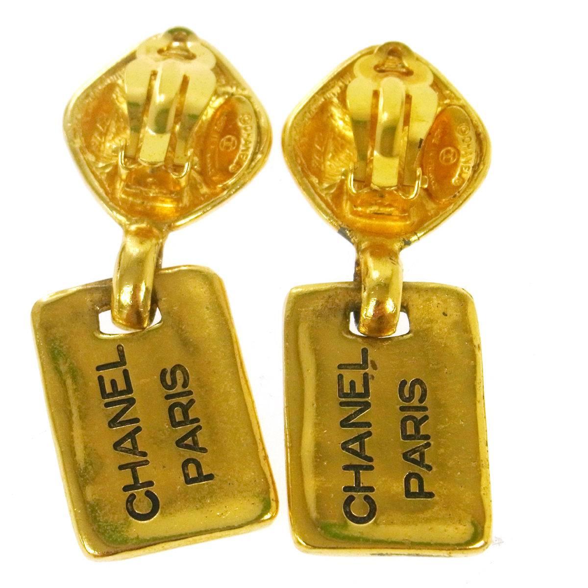 Chanel Vintage Gold Chanel Paris Dangle Drop Evening Earrings

Metal
Gold tone
Clip on closure
Made in France
Width 0.75