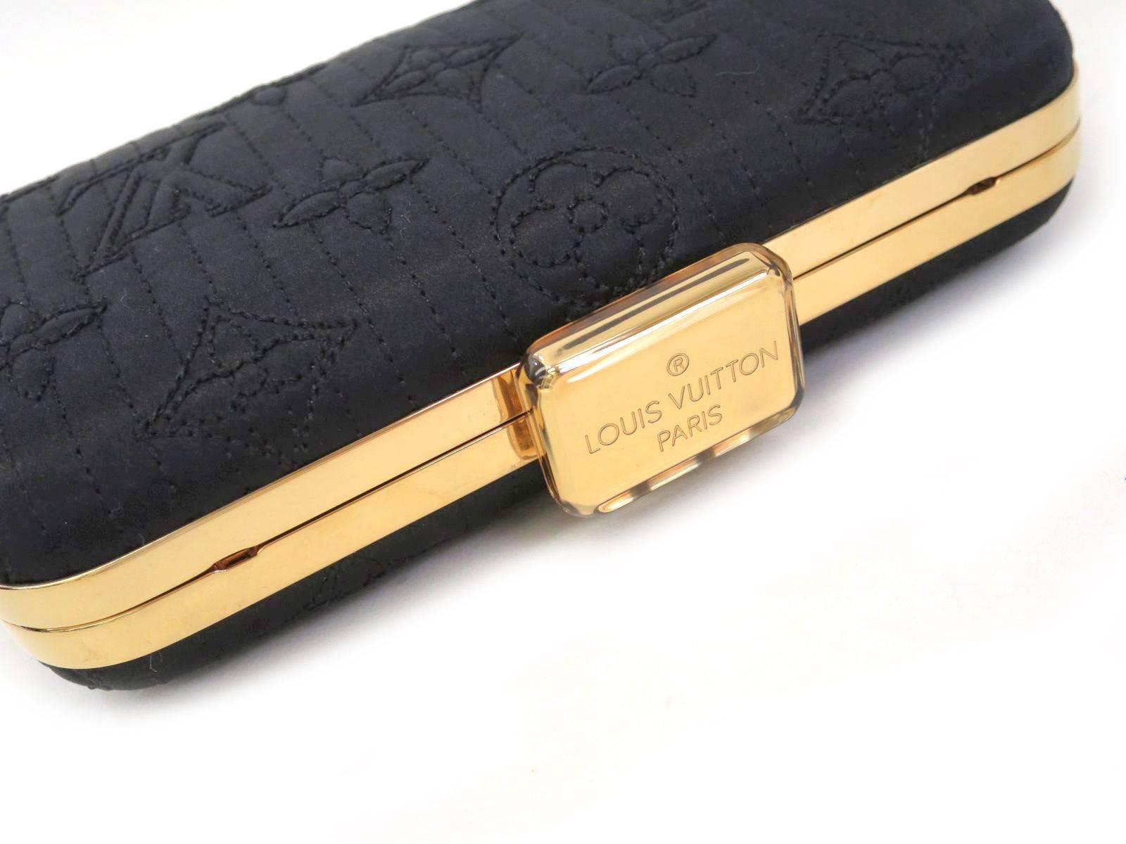 CURATOR'S NOTES

Louis Vuitton Limited Edition Black Logo Gold Chain Shoulder Clutch Bag 

Satin
Gold tone hardware
Clasp closure
Made in Italy
Shoulder strap drop 49"
Measures 6.5" W x 4" H x 2" D 

Shop Newfound Luxury for